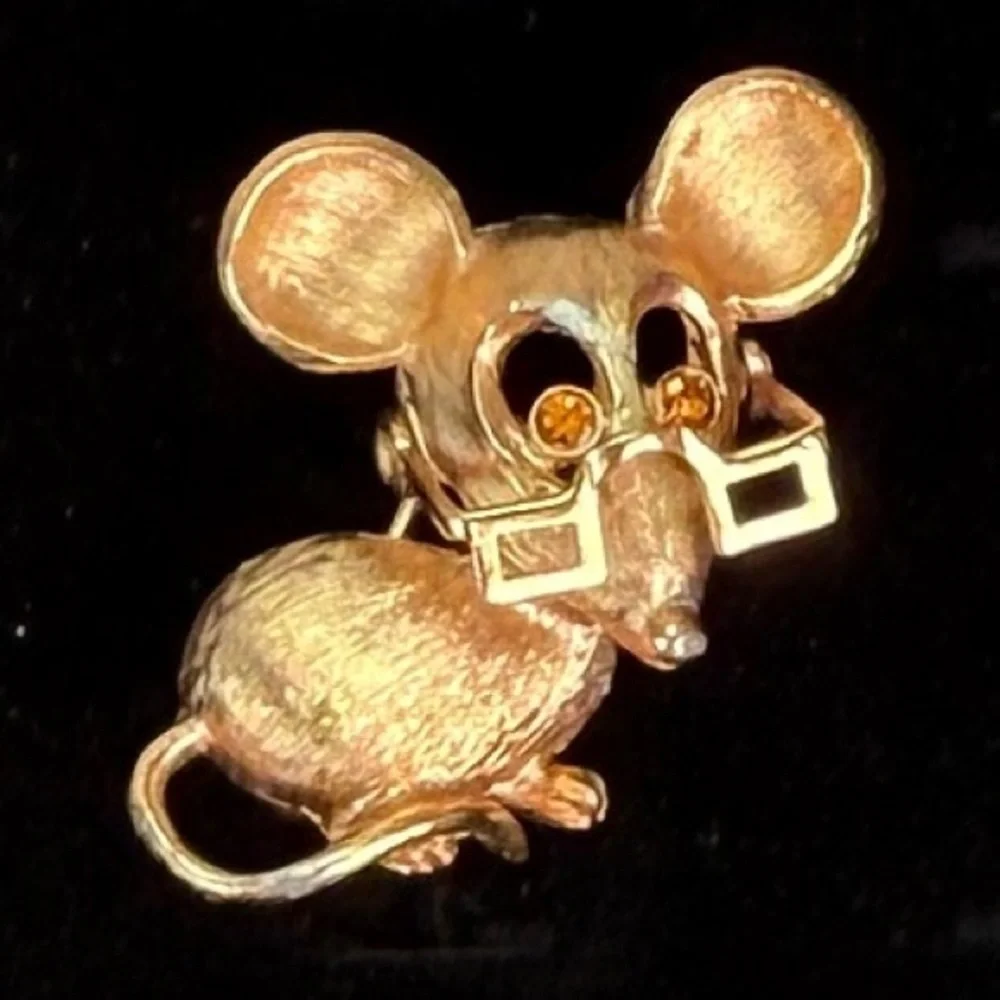 Vintage Avon Goldtone Mouse Movement Eye Glasses Brooch Pin